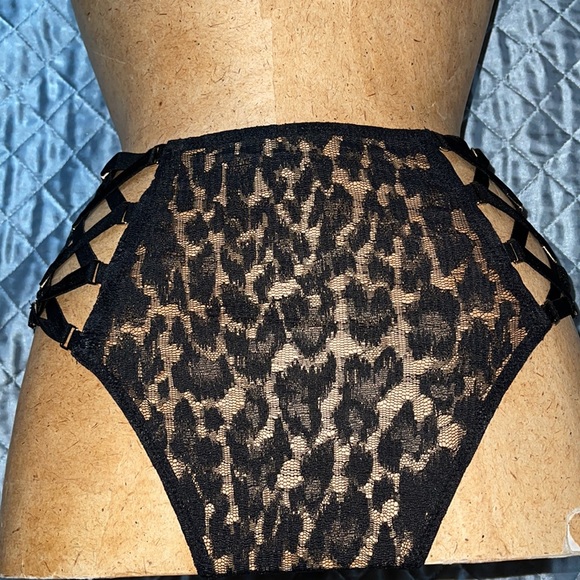 Victoria’s Secret very sexy high waist thong NWT - Picture 3 of 7